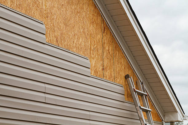 Professional Siding Contractor technician working in Arlington Heights, IL